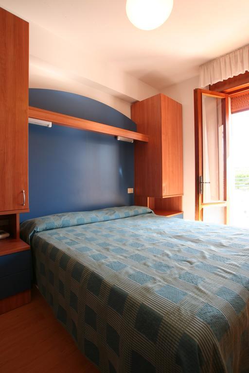 Hotel Midi Лидо-ди-Езоло Номер фото
