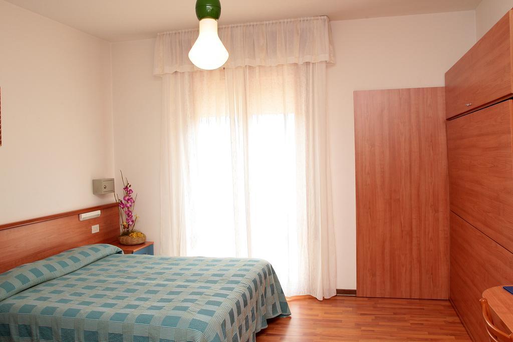 Hotel Midi Лидо-ди-Езоло Экстерьер фото