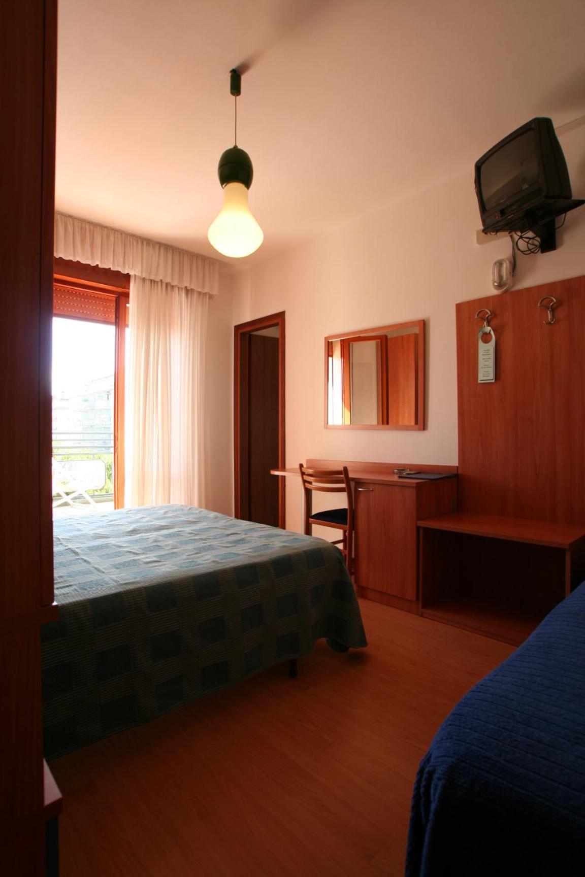 Hotel Midi Лидо-ди-Езоло Номер фото